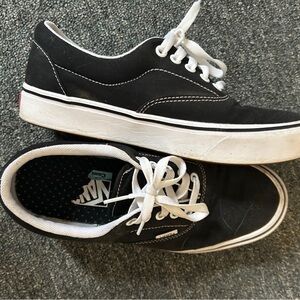 Vans COMFY CUSH SOLE Black and White Low-Top Canvas Sneakers